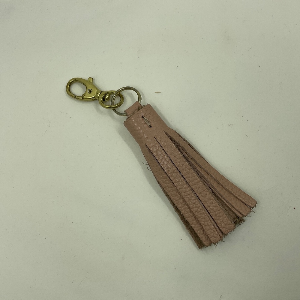 Leather Ssseko tassel clip